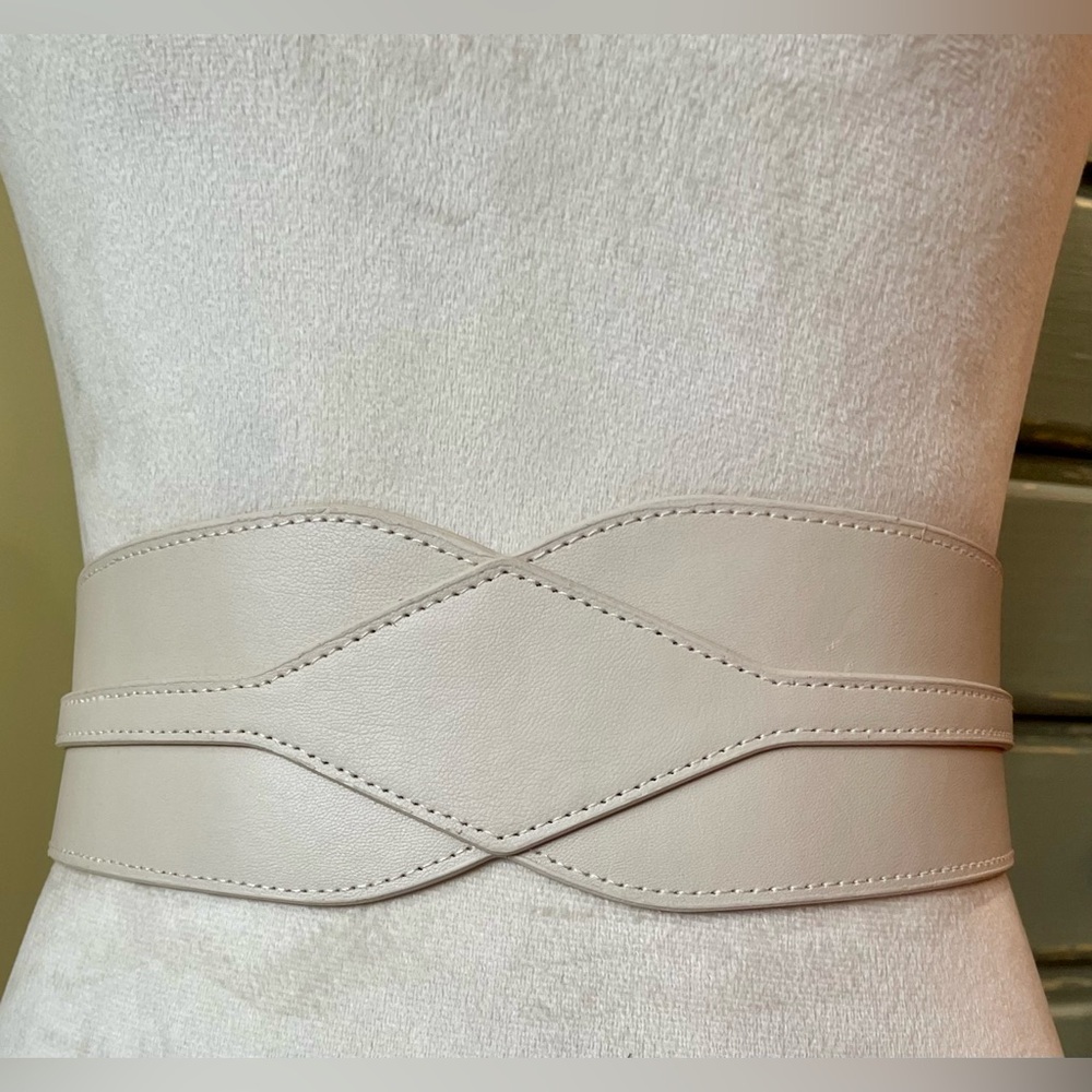 Elegant Cream Waist Belt elastic stretch 26”-32” NWOT Never worn.